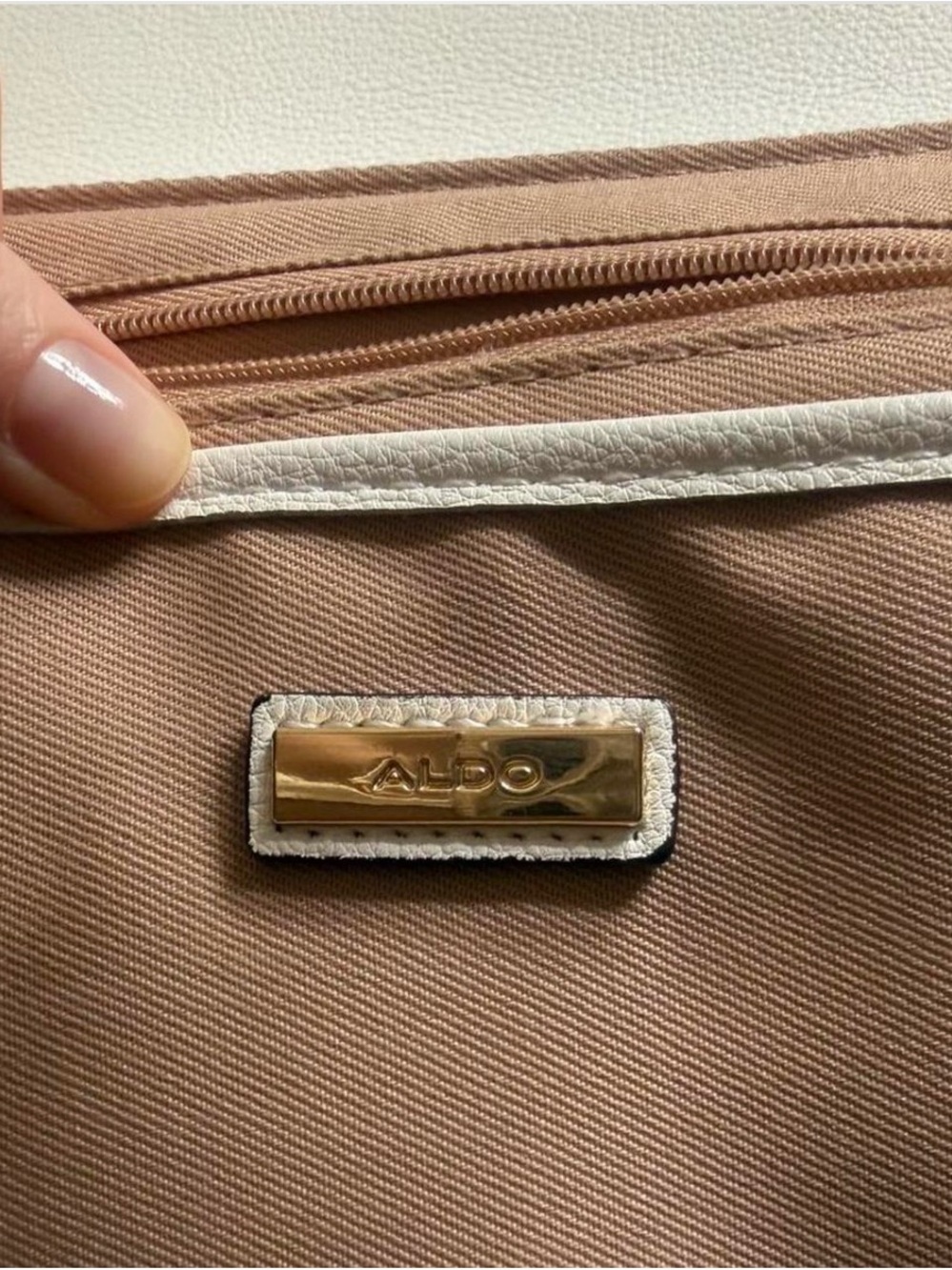 ALDO White Faux Soft Leather Purse with adjustable shoulder strap & gold accents - Picture 5 of 8